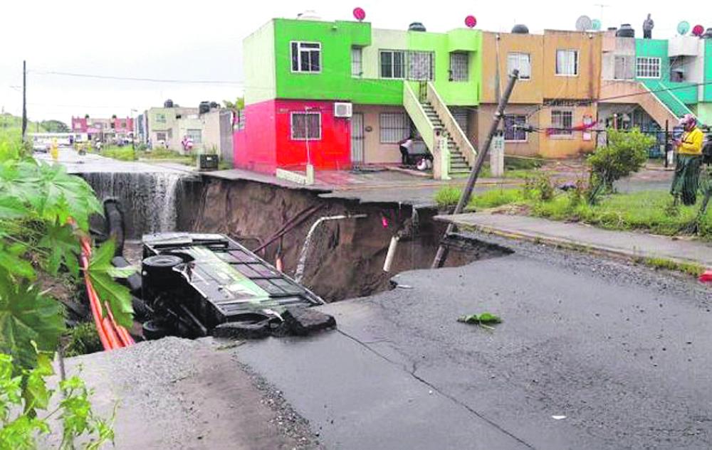 مقتل 21 موظفا بحادث مروري