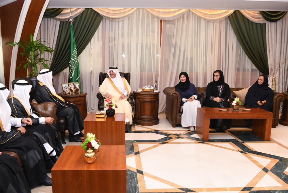 أمير الشرقية ينوه بحرص القيادة على مسيرة التعليم بالمملكة