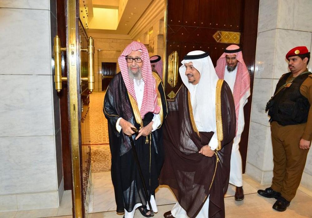 أمير الرياض يستقبل الشيخ صالح الفوزان
