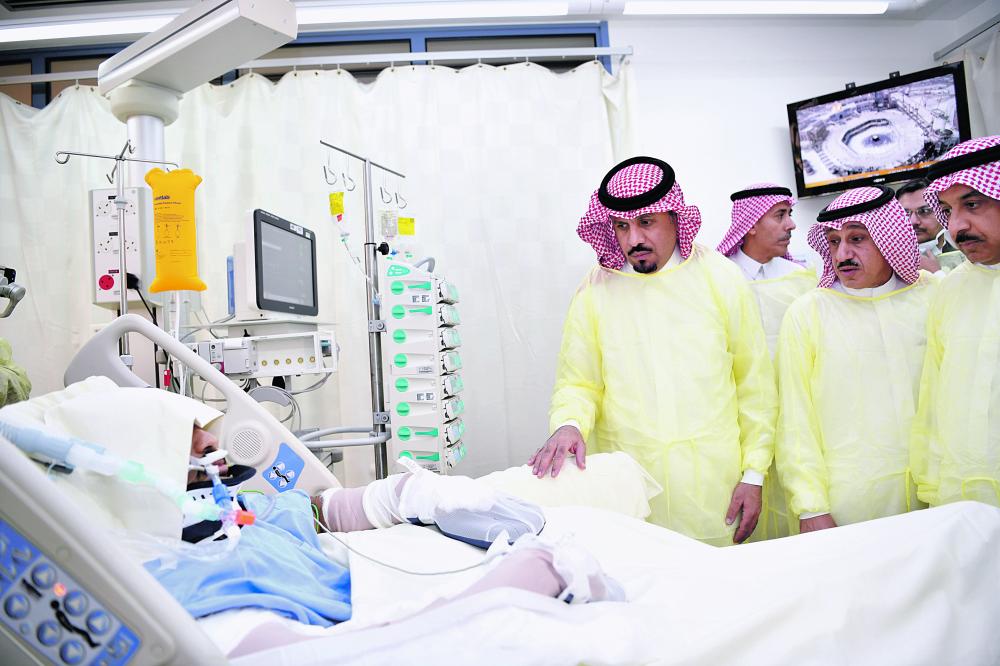 وزير الحرس الوطني يطمئن على الطيار آل الشيخ