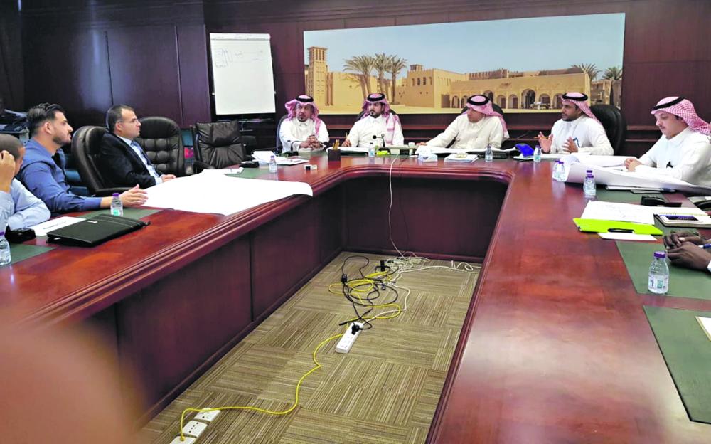 اجتماع لدراسة مسارات خطوط المياه بحاضرة الدمام