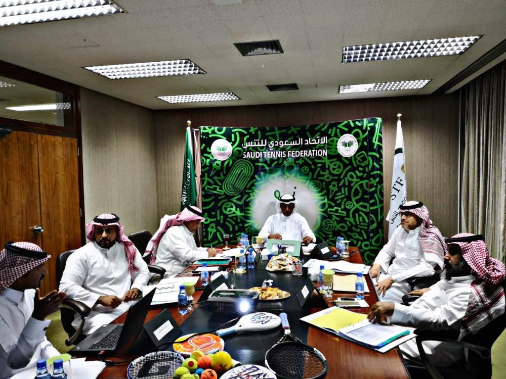 اتحاد التنس يعتمد شعار البادل