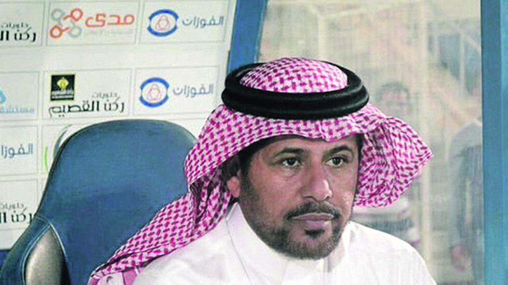 رئيس القيصومة يطالب اللاعبين بتصحيح الأوضاع