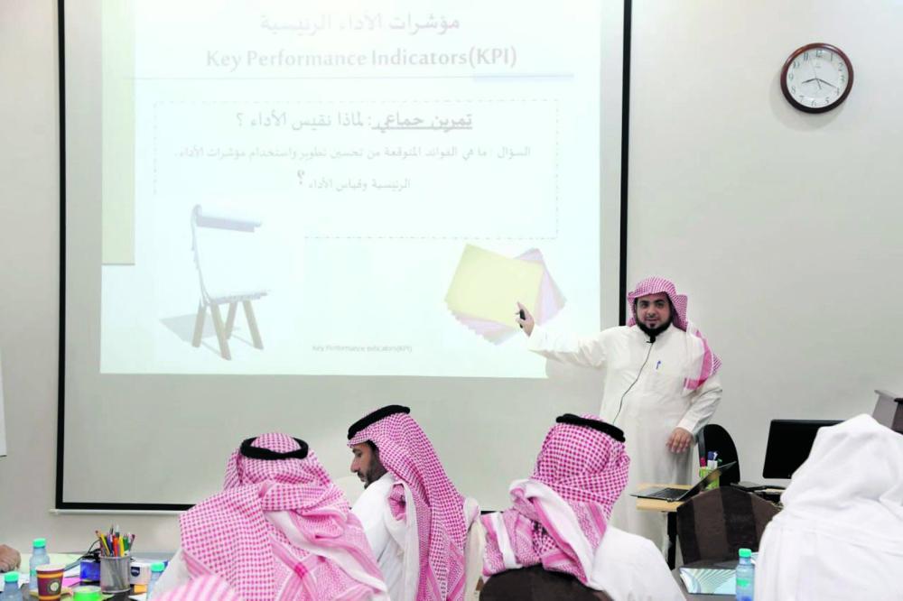 «التعليم» تعرف 90 تربويا بسمات مؤشرات «KPI»