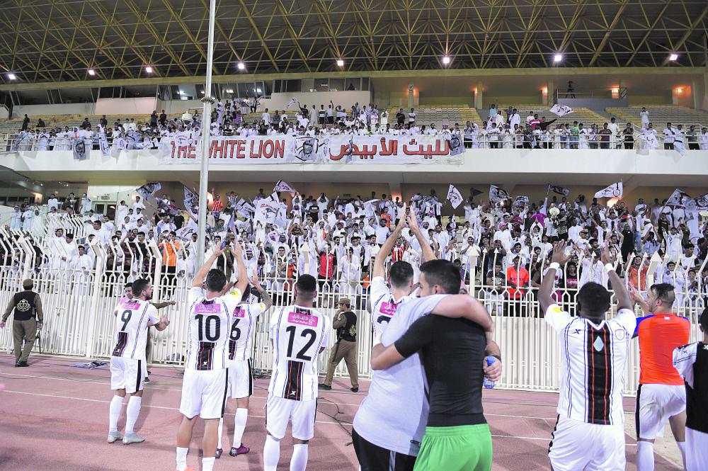 البلطان يكافئ لاعبيه بعد ثلاثية الفيحاء