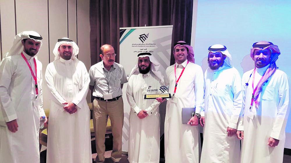 80 طبيب عيون بدورة «جامعي الخبر»