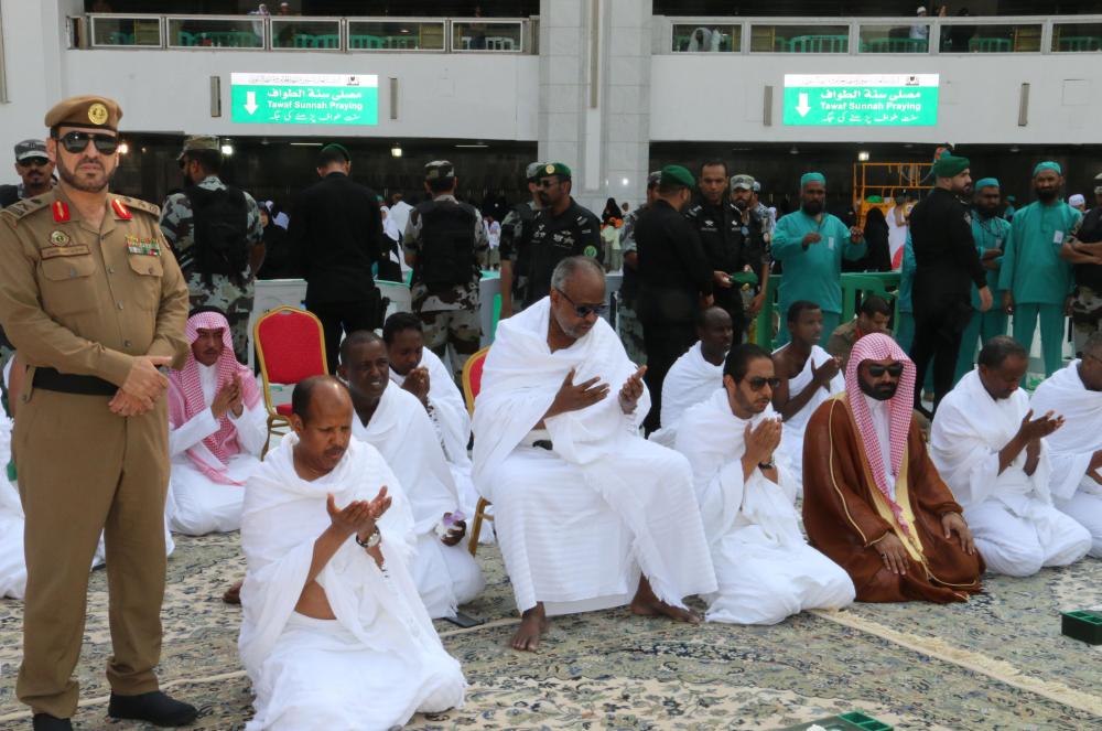  رئيس  جيبوتي يؤدي مناسك العمرة