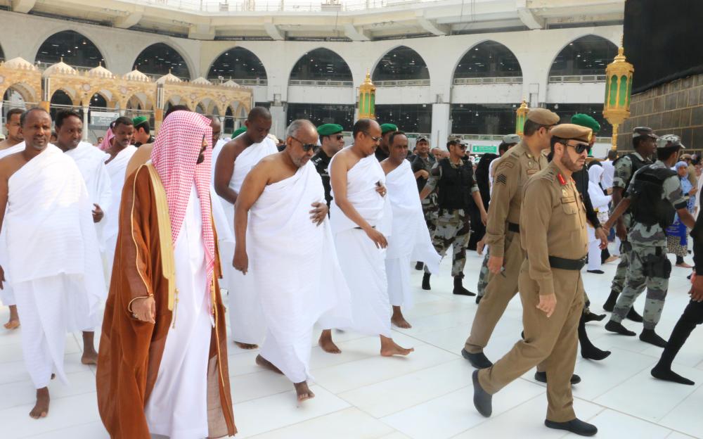  رئيس  جيبوتي يؤدي مناسك العمرة