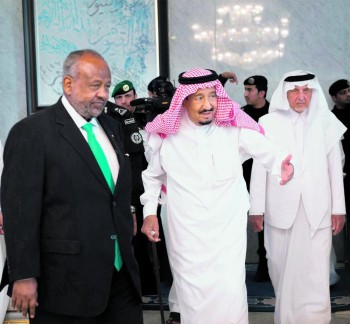 الملك يناقش الأوضاع الإقليمية والدولية مع رئيس جيبوتي