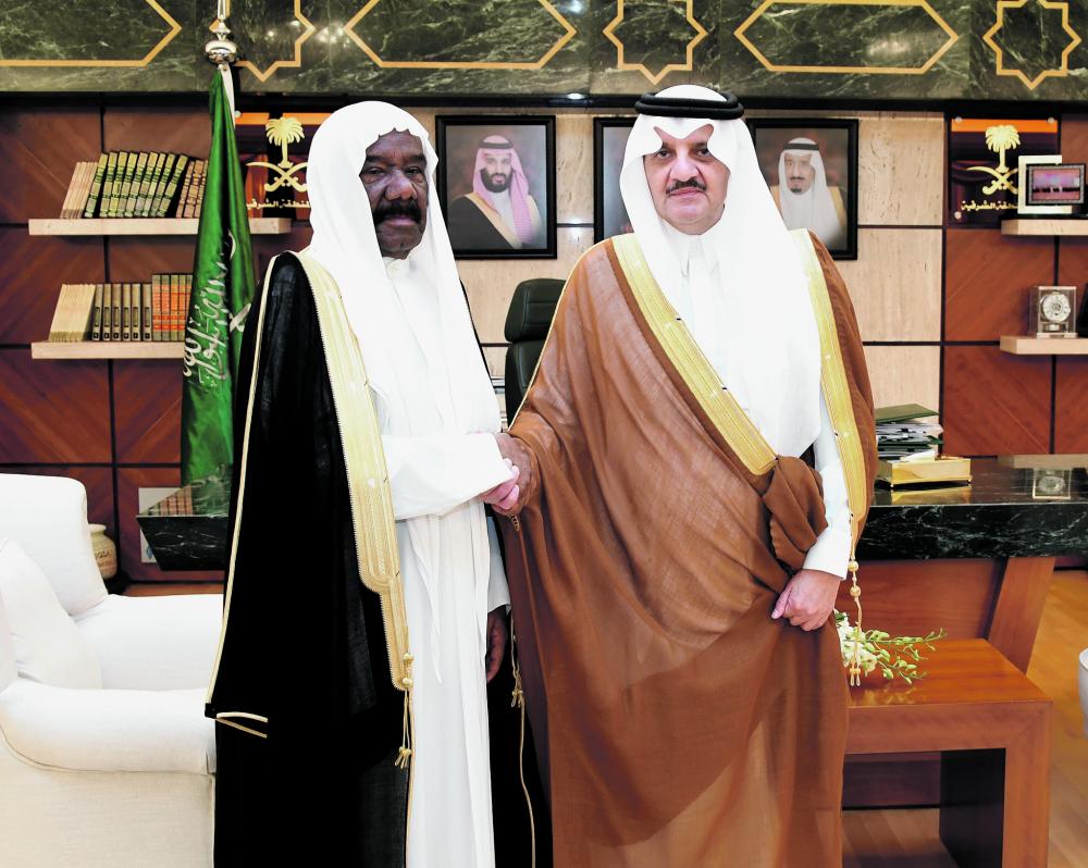..ويستقبل البلوشي المتنازل عن قاتل ابنه لوجه الله