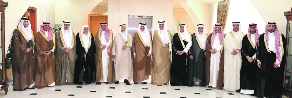 .. ويلتقي عميد أسرة الشعيبي وعددا من أفرادها