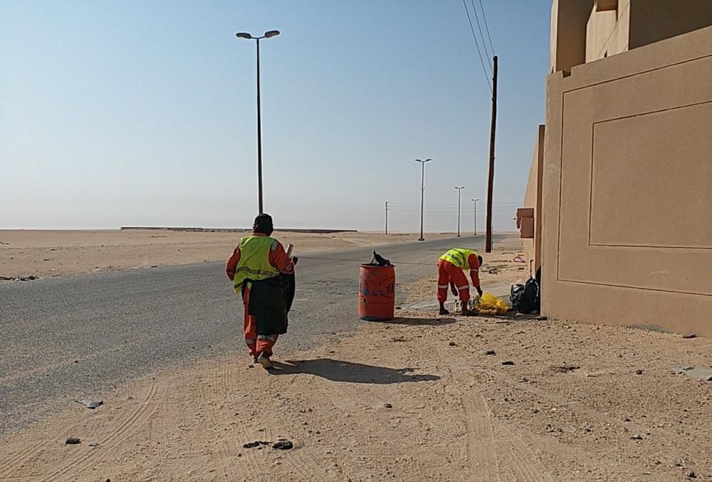 رفع النفايات من طرقات أبرق الكبريت