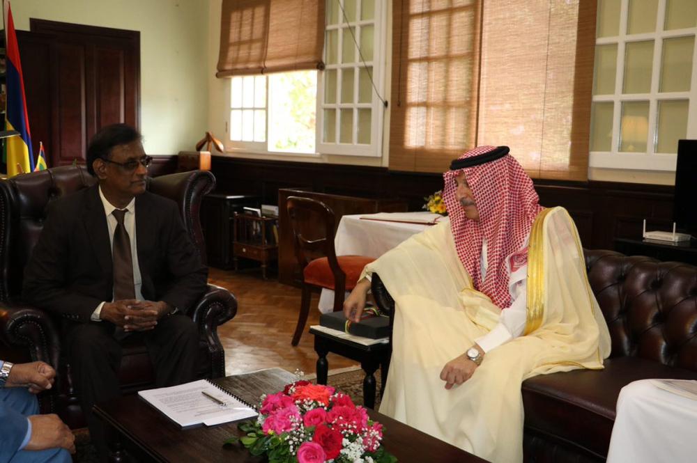 الوزير قطان يلتقي في موريشيوس رئيس الدولة بالإنابة ورئيس الحكومة ووزير الخارجية