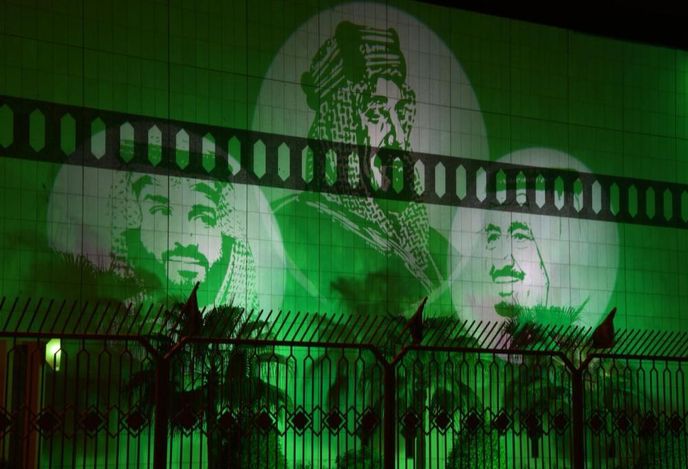 بالصور.. مبنى إمارة الشرقية يتوشح بالأخضر ابتهاجا باليوم الوطني 