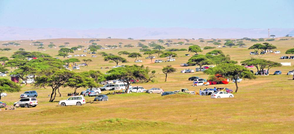 بدء موسم الربيع في «ظفار» العمانية