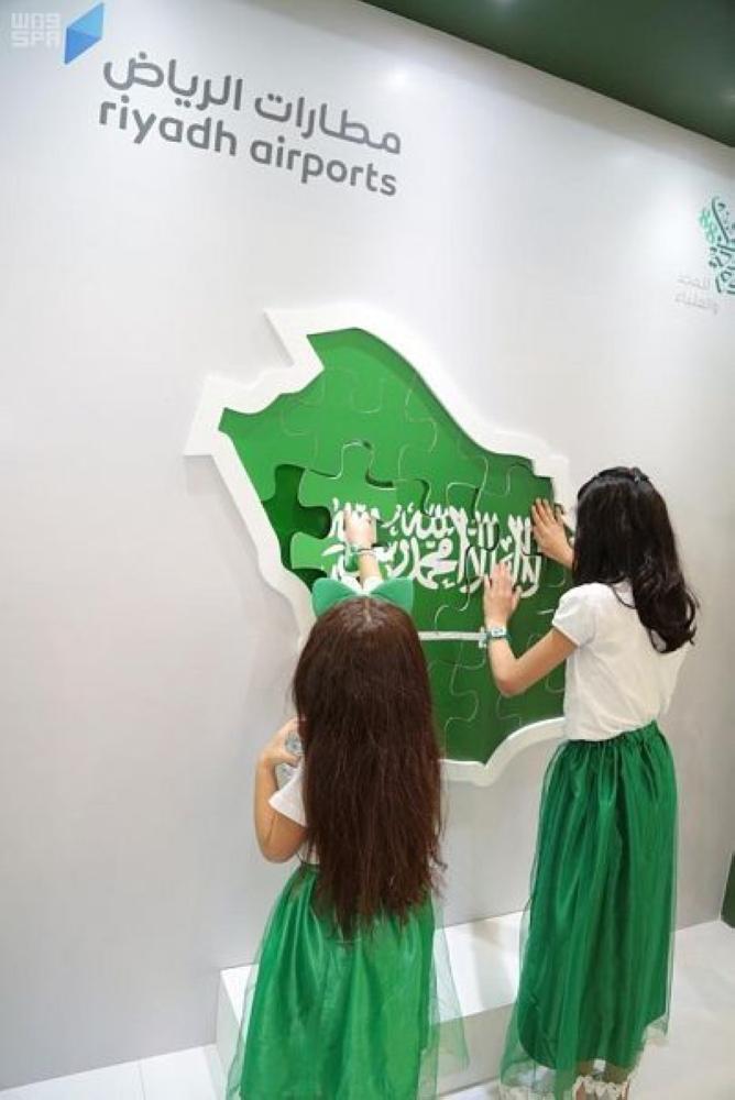 بالصور .. فرحة وطن في مطار العاصمة 