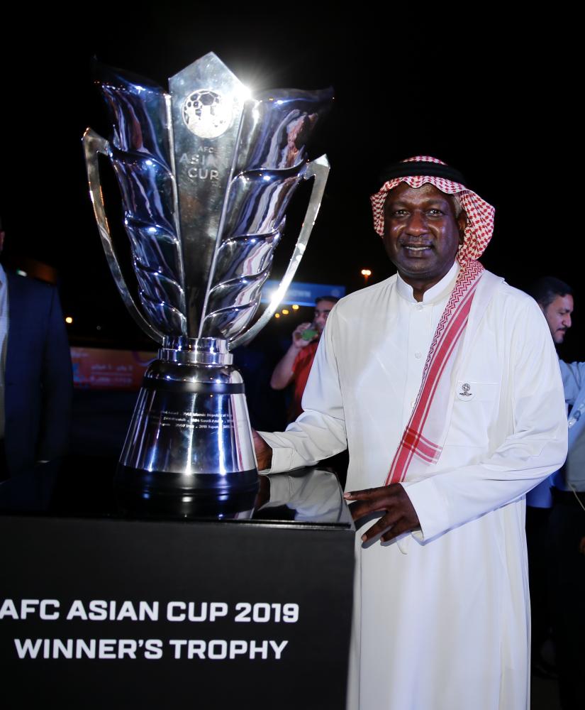 الإمارات تكشف النقاب عن كأس آسيا بحضور ماجد