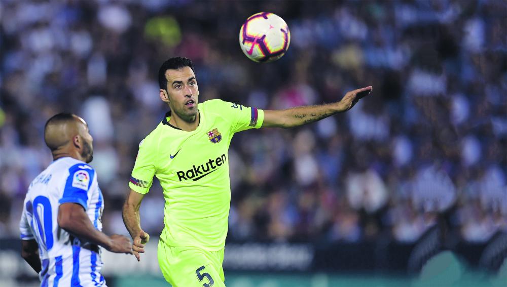 بوسكيتس باقٍ مع برشلونة