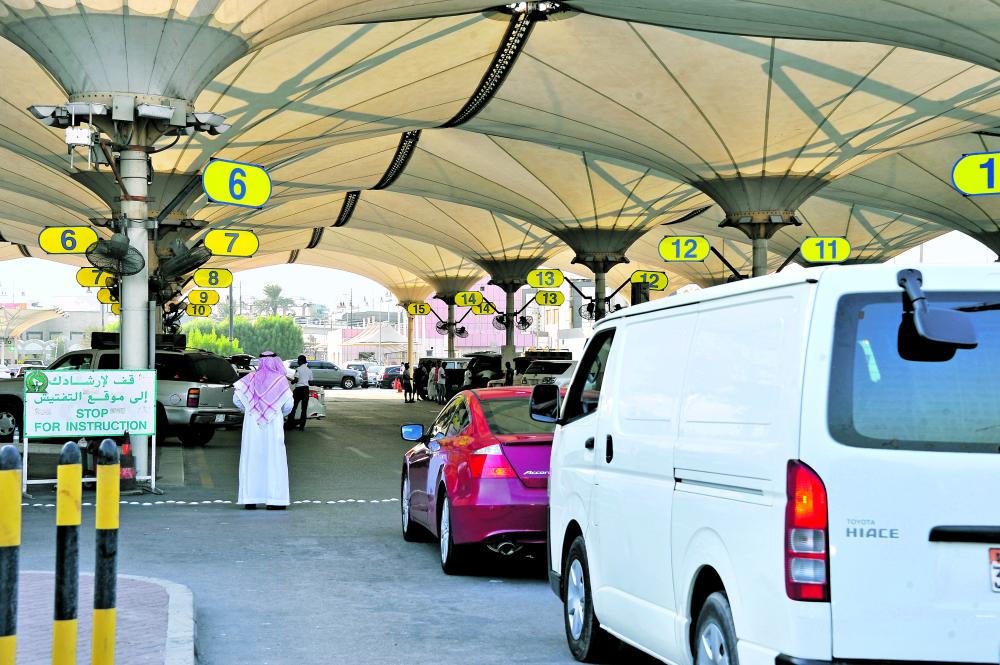 جسر الملك فهد .. الازدحام «معضلة السنين» والتطوير دون المأمول