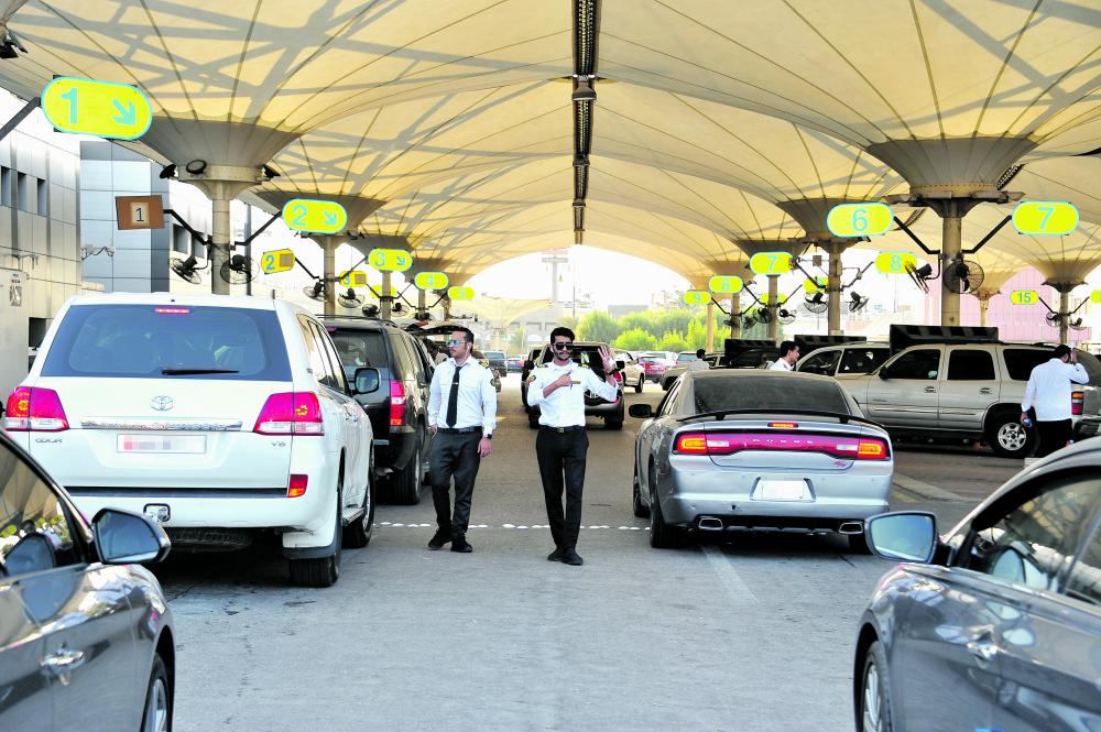 جسر الملك فهد .. الازدحام «معضلة السنين» والتطوير دون المأمول