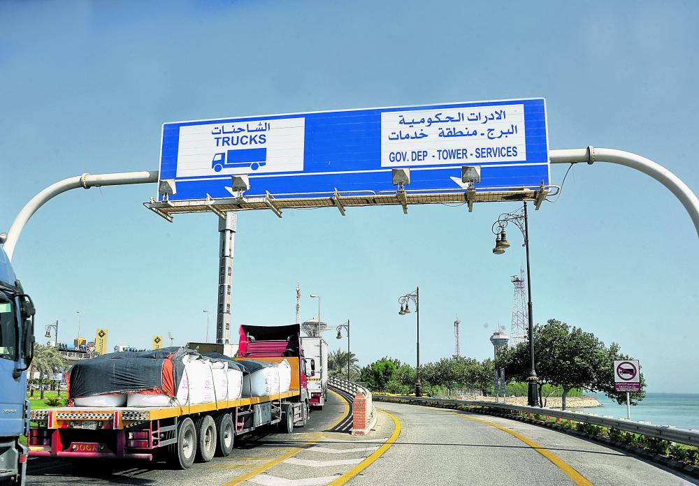 جسر الملك فهد .. الازدحام «معضلة السنين» والتطوير دون المأمول