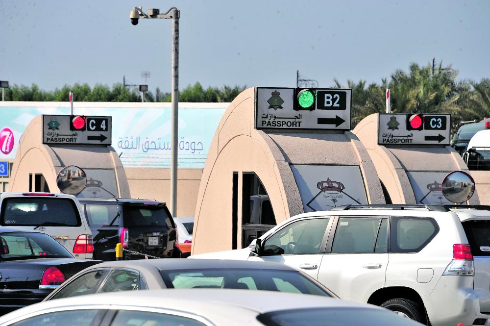 جسر الملك فهد .. الازدحام «معضلة السنين» والتطوير دون المأمول