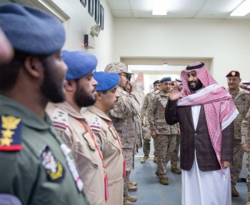 ولي العهد يستعرض عمليات التحالف فى منطقة المسؤولية