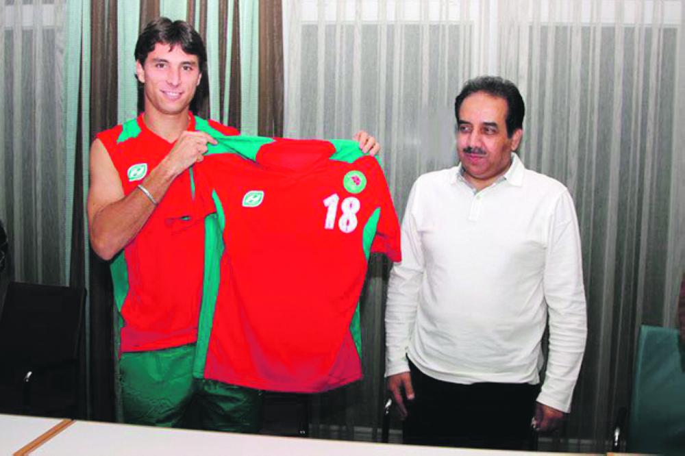 تيجالي.. من الاتفاق قدمه الى منتخب الإمارات