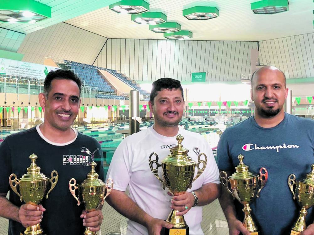 «سباحو الصفا».. منجم ذهب لا ينضب