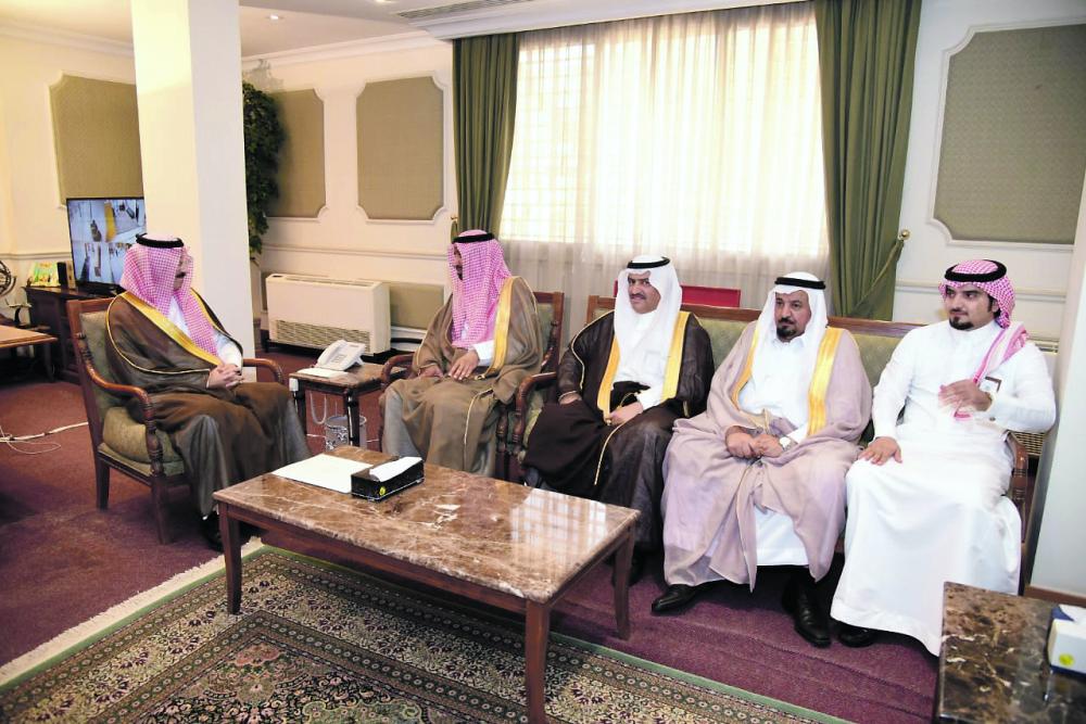 محافظ الأحساء يستقبل وزير العمل والتنمية الاجتماعية