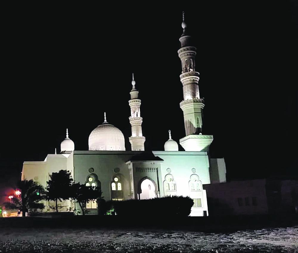 
..ومسجد الشيخ راشد بن أحمد القاسمي بالشارقة