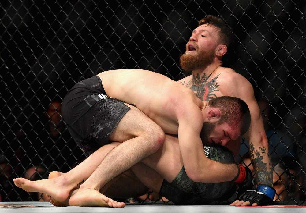 نورماغوميدوف بطلاً بلا هزيمة في UFC229 