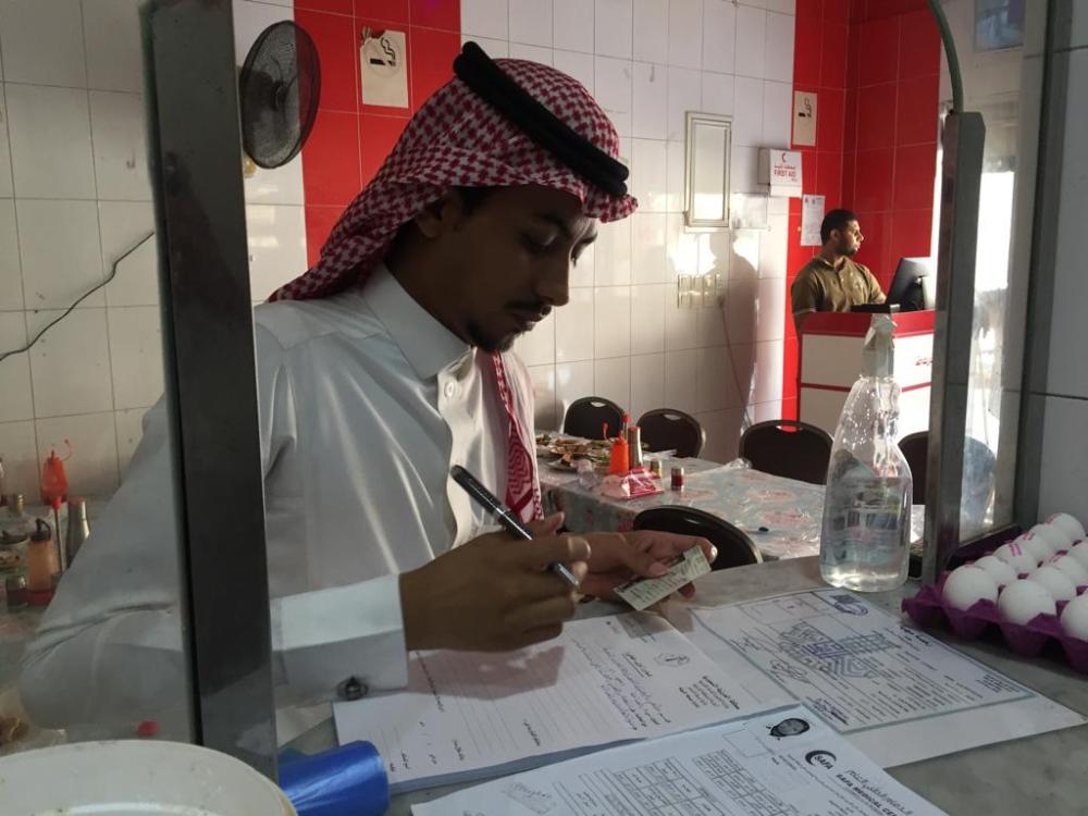 إغلاق مخبز غير مرخص بالدمام