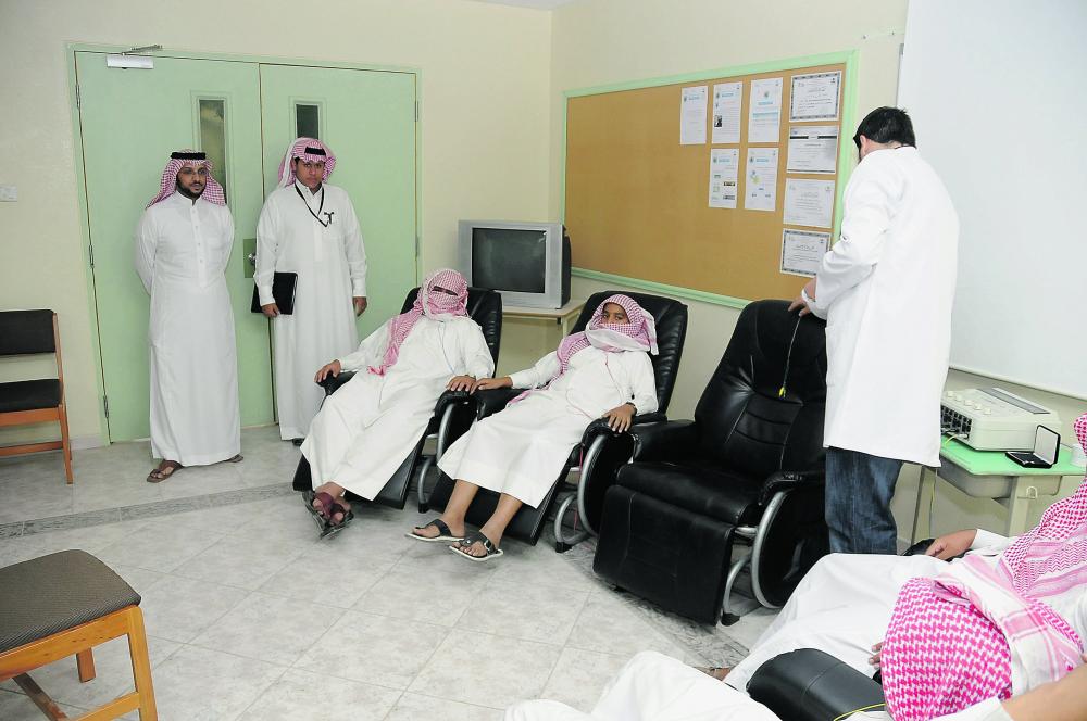 450 عيادة لمكافحة التدخين آخر العام بالمناطق