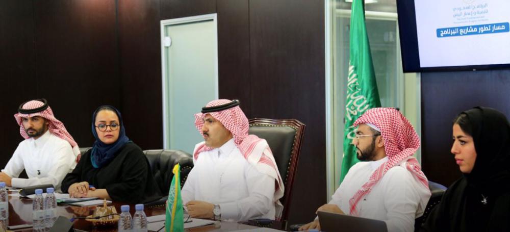 « آل جابر » يُطلّع الوفد الهولندي على جهود دعم اليمن