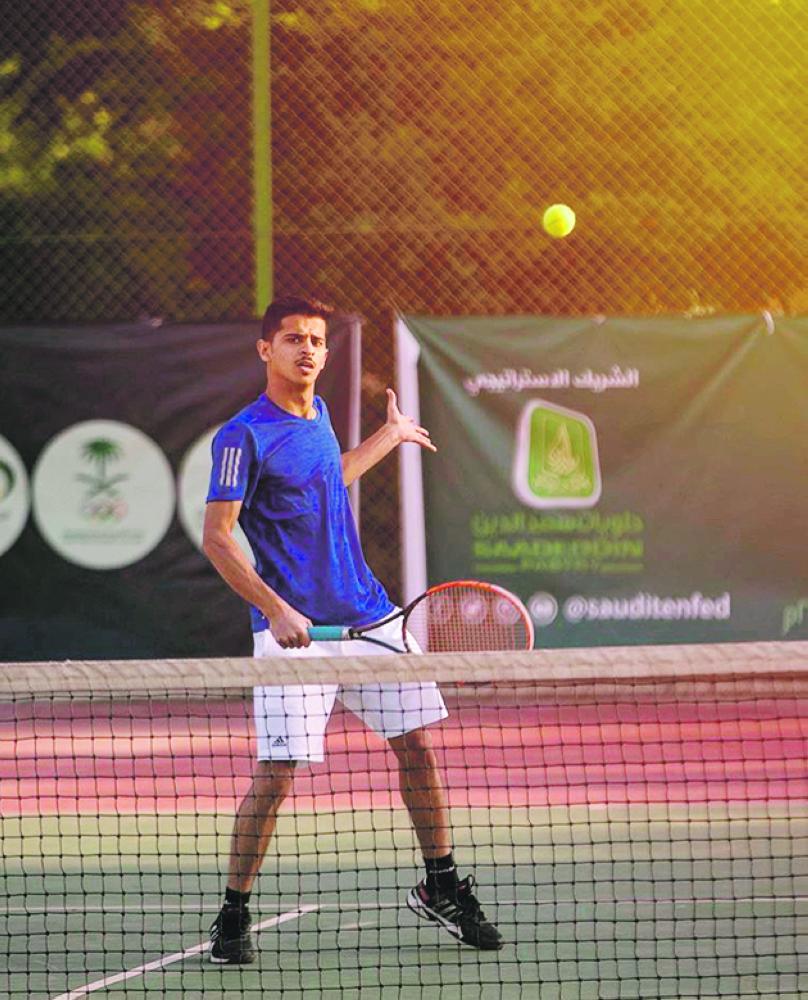 عبدالرحمن العزام: «بيت جدتي» سبب اهتمامي بالتنس الأرضي