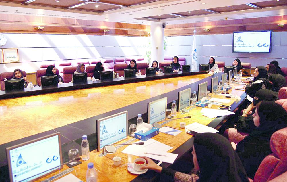 «سيدات الأعمال» يناقشن تمكين المرأة في الصناعة