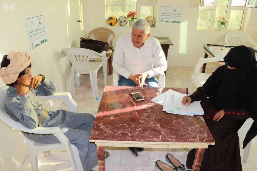 تدشين مرحلتين من مشروع تأهيل الأطفال المجندين بمأرب