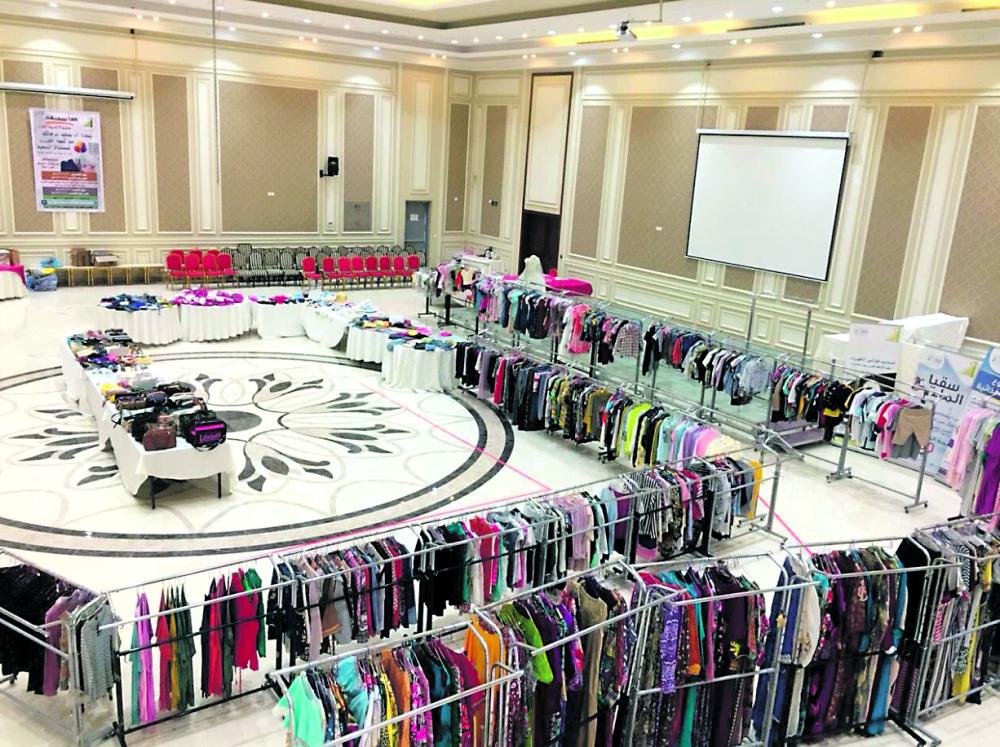 650 حقيبة مدرسية لمستفيدات «العيون الخيرية»
