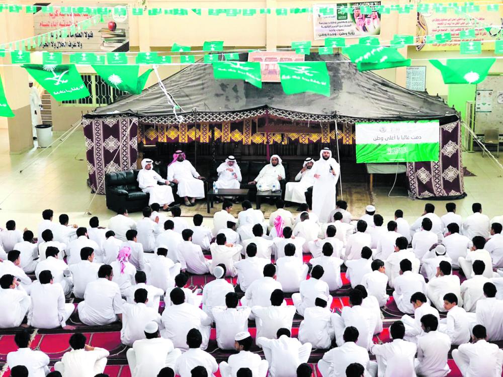 تعريف 422 طالبا ومعلما بتعزيز الصحة النفسية
