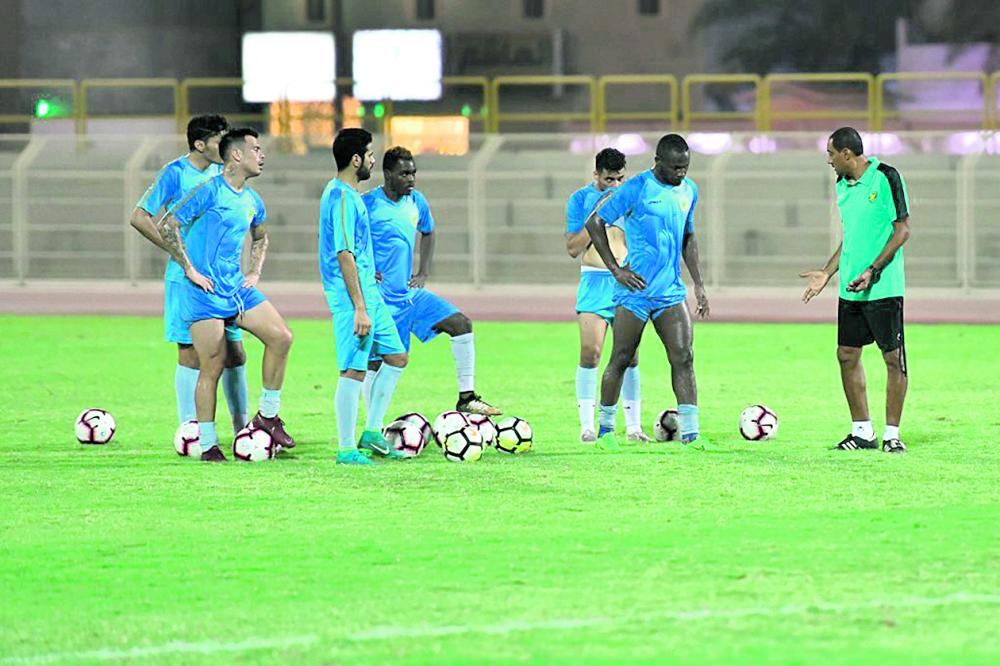 هلال يصحح أخطاء الخليج لمواجهة النهضة
