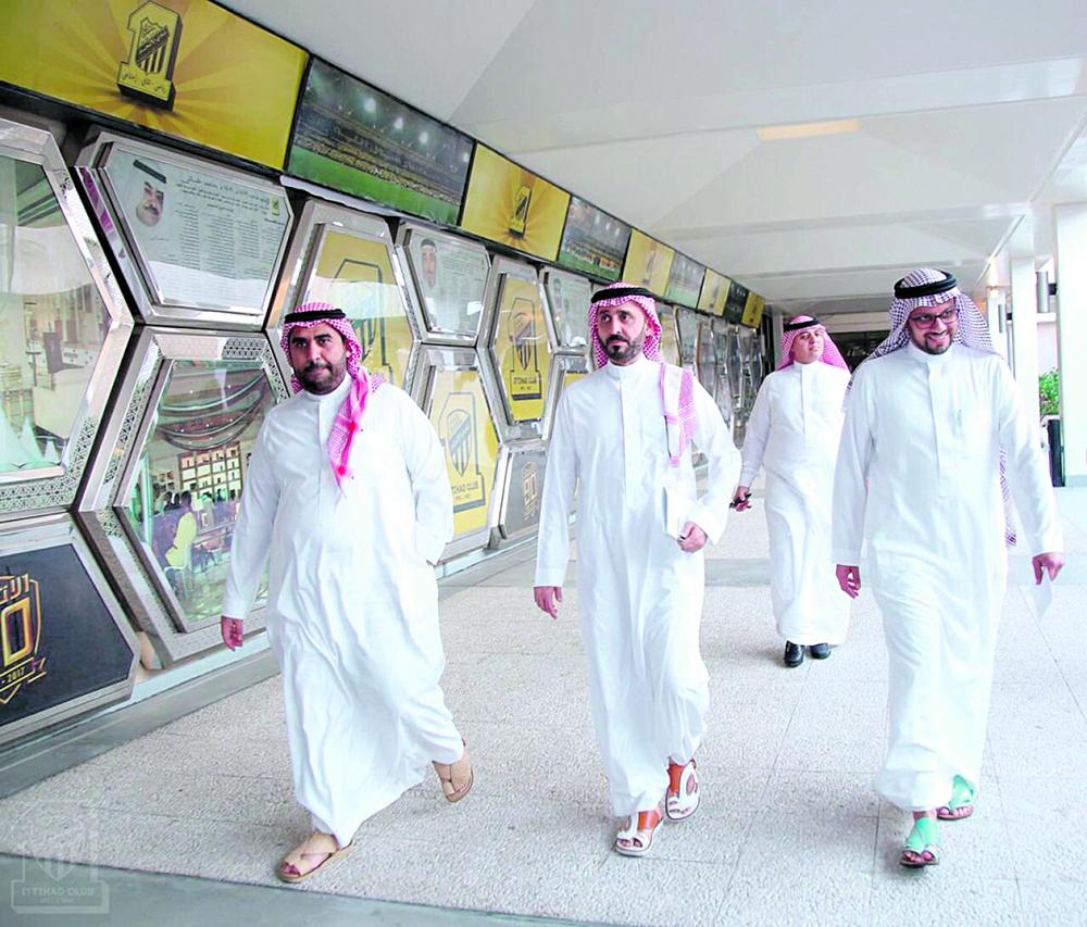 الفواز يزور منشأتي الاتحاد والأهلي