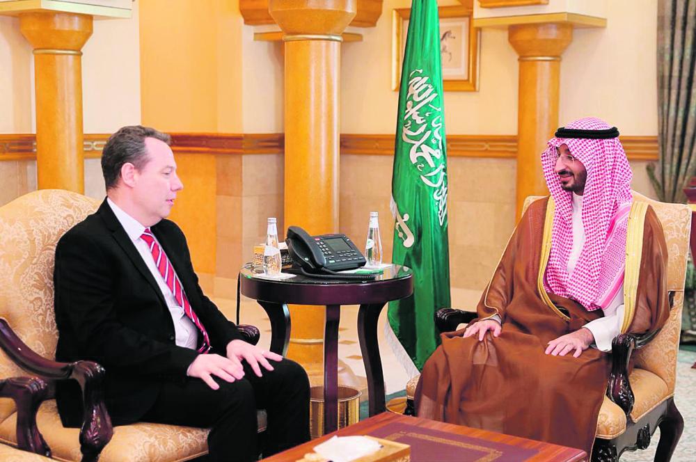 أمير مكة بالإنابة يلتقي قنصل بريطانيا