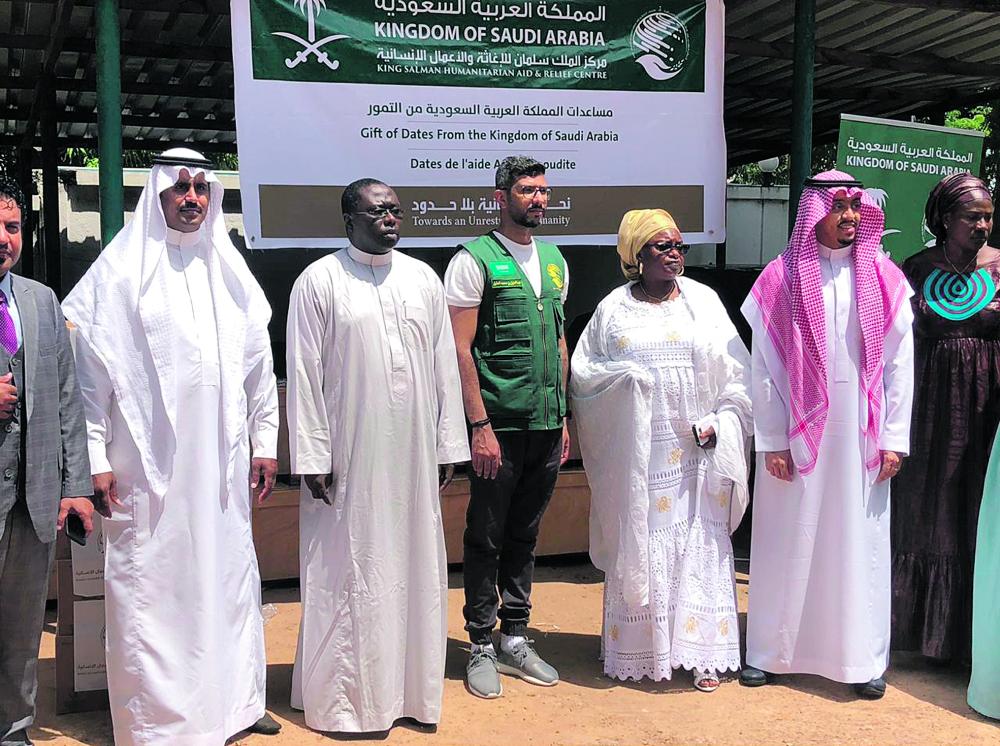 مركز الملك سلمان يسلم تمورا لحكومة جامبيا