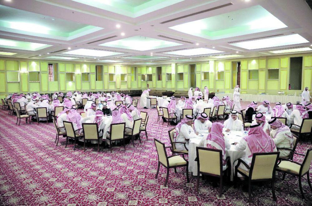 مناقشة المعايير الوطنية لمناهج التعليم