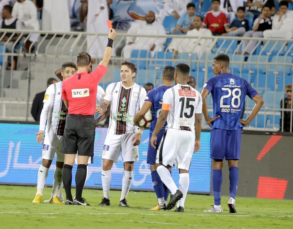 مدرب الشباب: الهلال لم يكن بحاجة للحكم