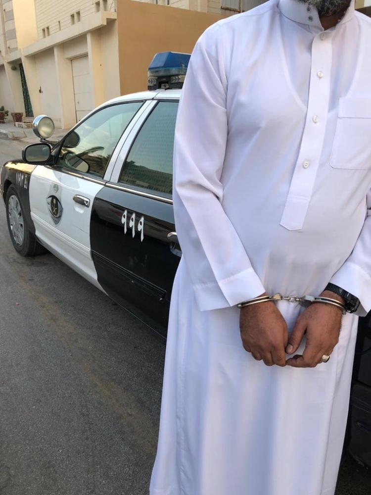 ضبط وافد يدّعي العلاج بالطب البديل في الرياض