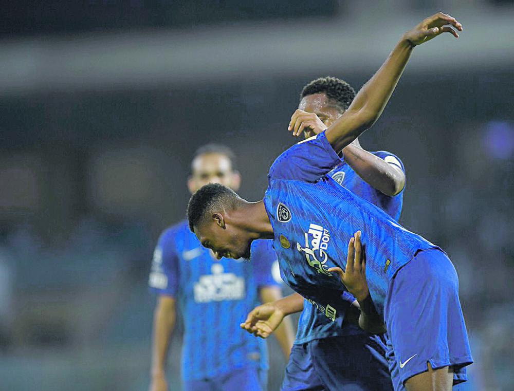 الهلال يصطاد الليث ويشدد الحناق على النصر