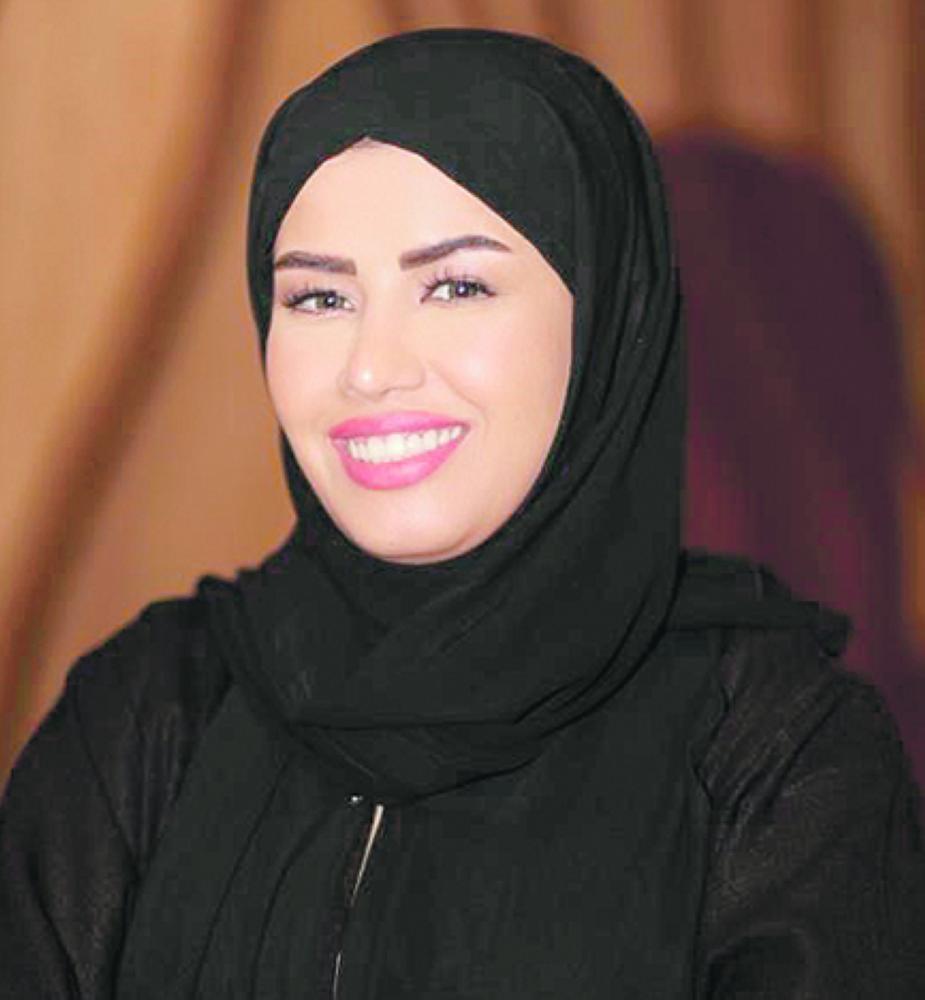 إعلاميات يترقبن إشارة دخولهن إلى الملاعب