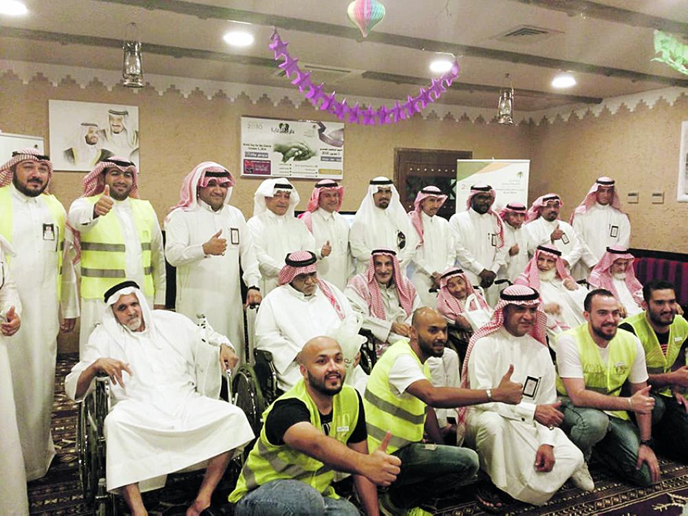 لجنة قدامى قدم الشرقية تزور دار الرعاية الاجتماعية